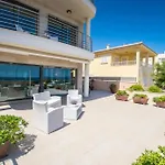 Luxus-Villa Direkt Am Meer Mit Hallenbad